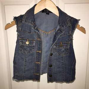 Girl's Denim vest. Size 7.